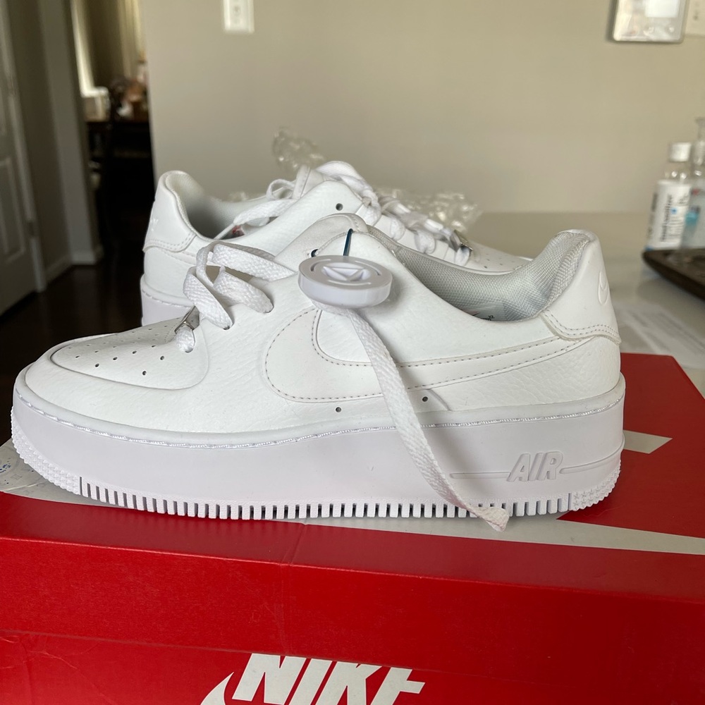 Nike Air Force 1 Sage Low